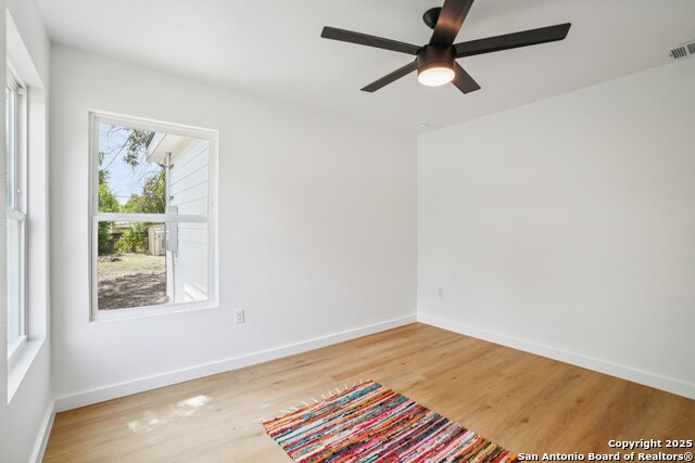 Listing photo id 25 for 1118 Shadwell