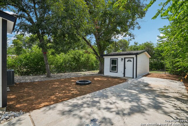 Listing photo id 30 for 1118 Shadwell