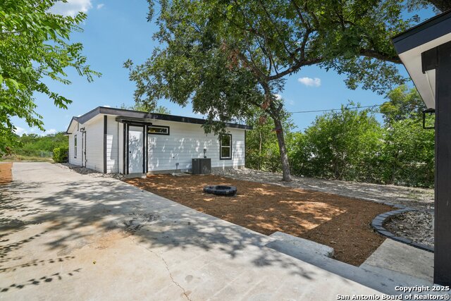 Listing photo id 37 for 1118 Shadwell