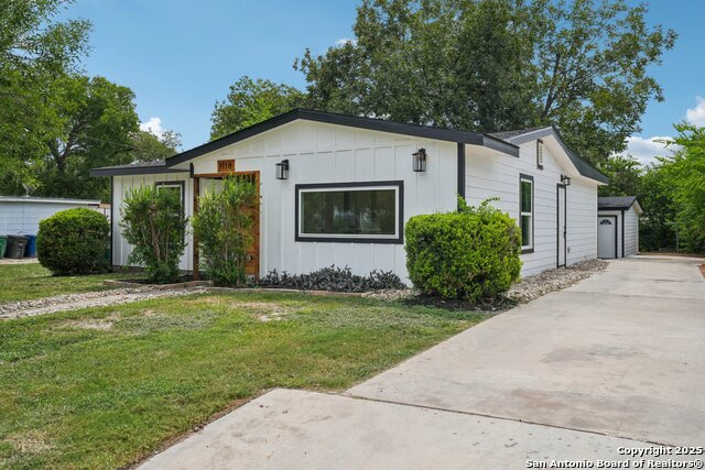 Listing photo id 2 for 1118 Shadwell