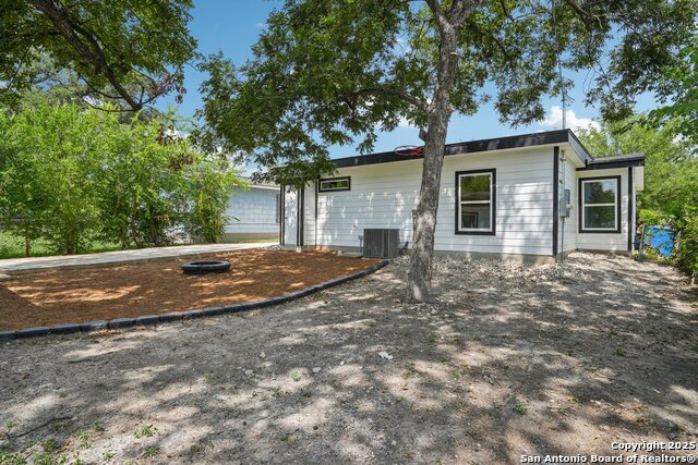 Listing photo id 38 for 1118 Shadwell