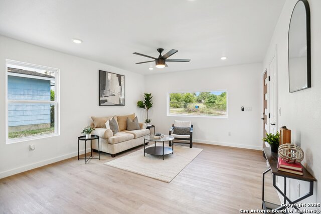 Listing photo id 4 for 1118 Shadwell
