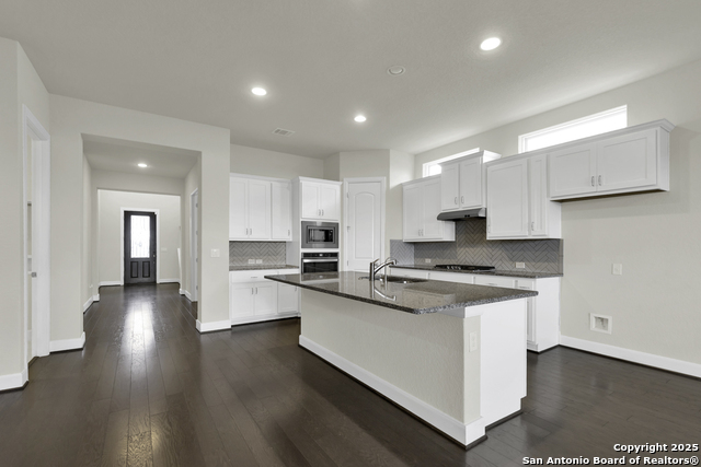 Image 6 of 21 For 945 Foxbrook