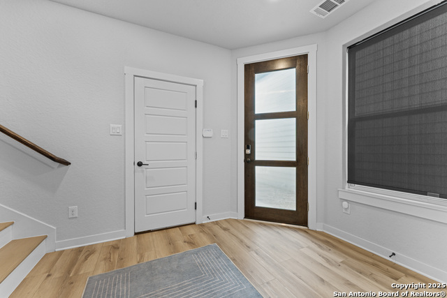 Image 5 of 35 For 5843 Whitby Rd Unit 6