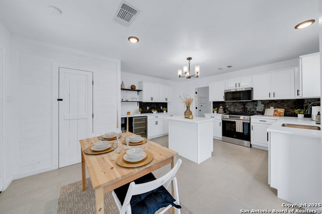 Listing photo id 9 for 105 Woodstone Pt
