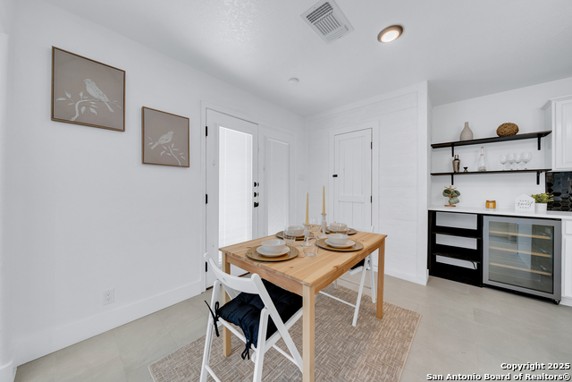 Listing photo id 10 for 105 Woodstone Pt