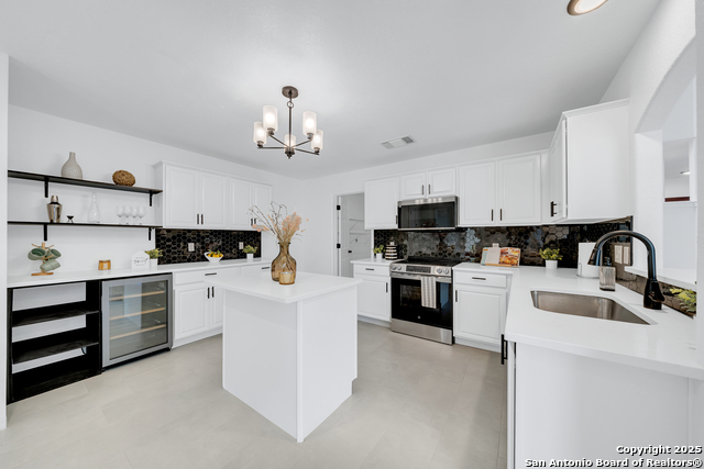 Listing photo id 11 for 105 Woodstone Pt