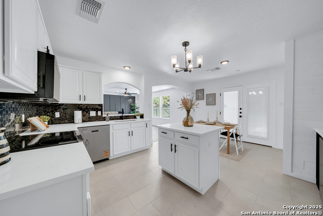 Listing photo id 12 for 105 Woodstone Pt