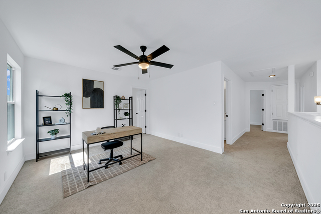 Listing photo id 14 for 105 Woodstone Pt