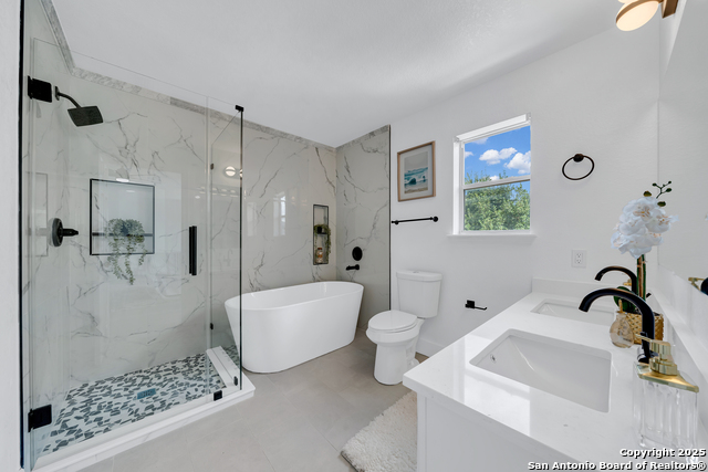 Listing photo id 16 for 105 Woodstone Pt