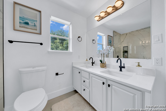 Listing photo id 17 for 105 Woodstone Pt