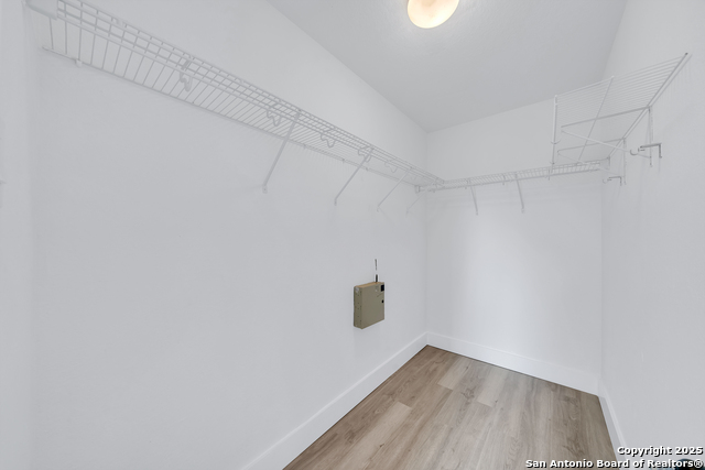 Listing photo id 18 for 105 Woodstone Pt