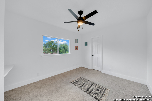 Listing photo id 22 for 105 Woodstone Pt