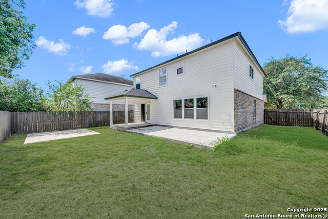 Listing photo id 1 for 105 Woodstone Pt