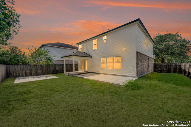 Listing photo id 2 for 105 Woodstone Pt