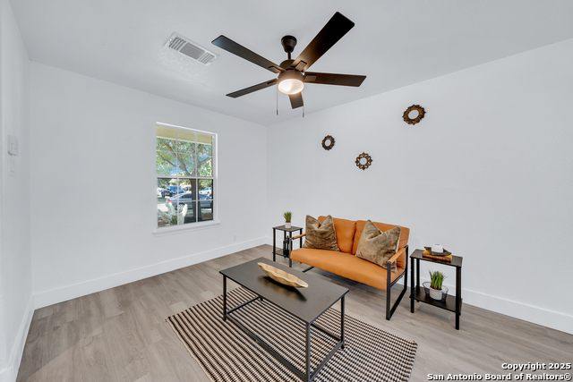 Listing photo id 4 for 105 Woodstone Pt