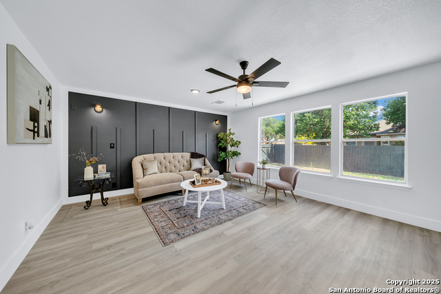 Listing photo id 7 for 105 Woodstone Pt