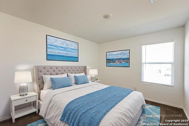 Listing photo id 12 for 2403 Lake  