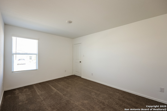 Listing photo id 13 for 2403 Lake  