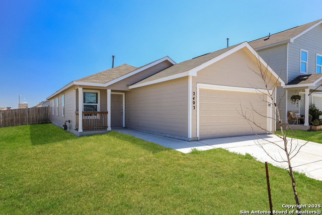 Listing photo id 0 for 2403 Lake  