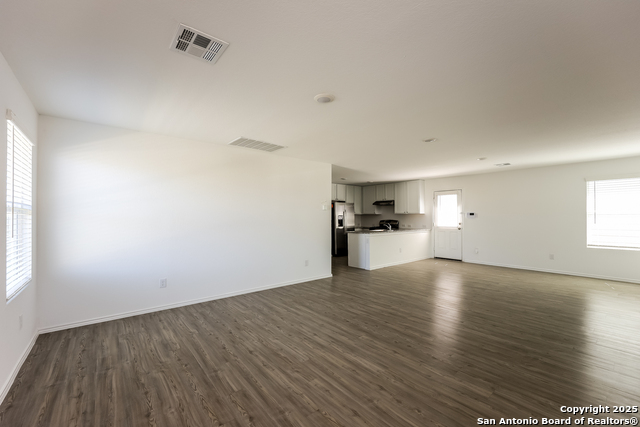 Listing photo id 1 for 2403 Lake  