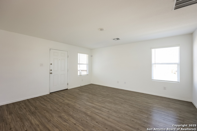 Listing photo id 2 for 2403 Lake  