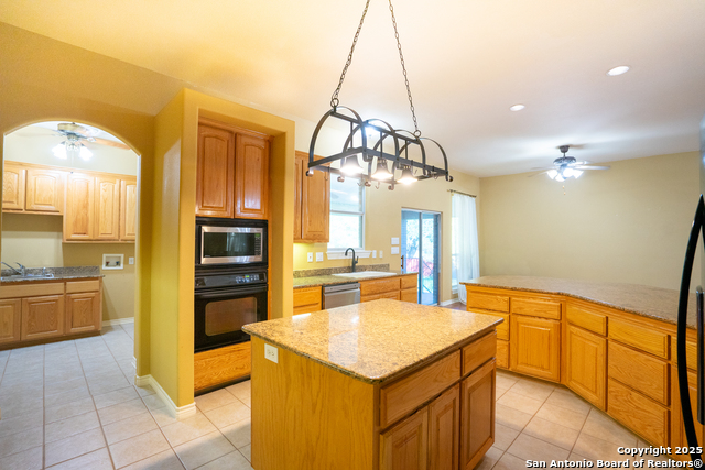 Listing photo id 9 for 6750 Circle Oak