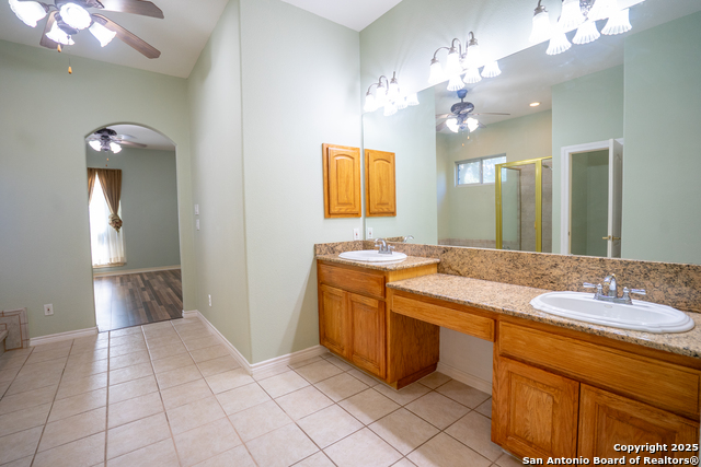 Listing photo id 14 for 6750 Circle Oak