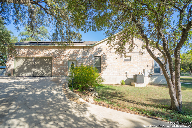 Listing photo id 26 for 6750 Circle Oak