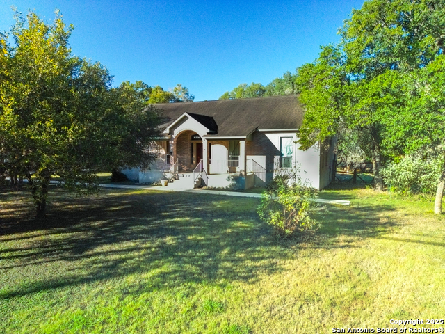 Listing photo id 1 for 6750 Circle Oak