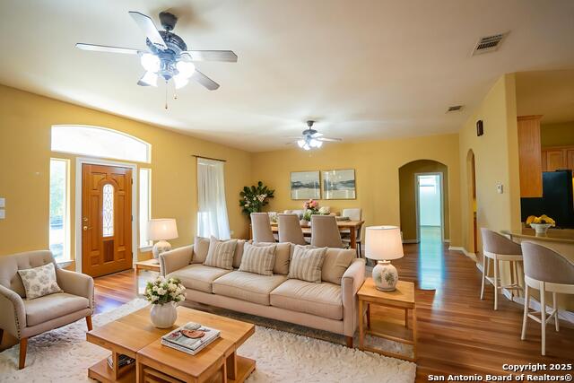 Listing photo id 4 for 6750 Circle Oak