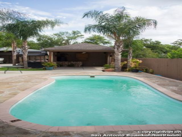 Image 7 of 34 For 1247 Mally Blvd W