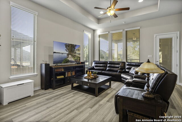 Image 12 of 27 For 1129 Cadogan Squire