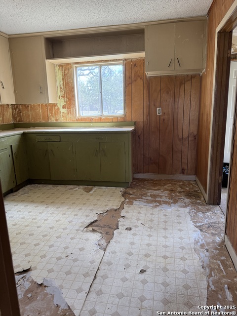 Listing photo id 10 for 613 Ross  