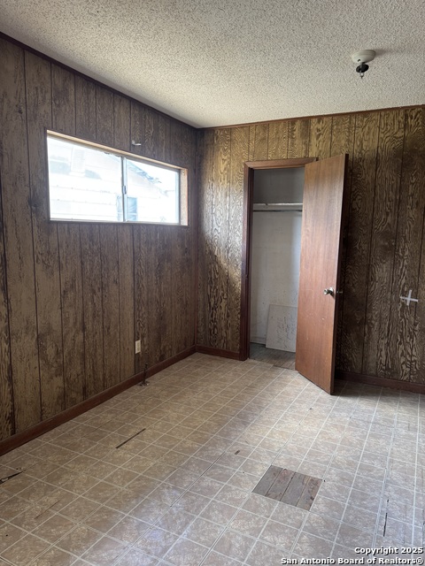 Listing photo id 22 for 613 Ross  