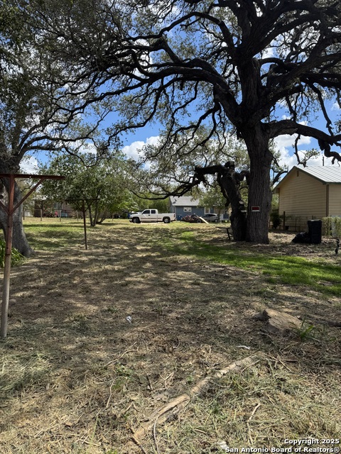 Listing photo id 1 for 613 Ross  