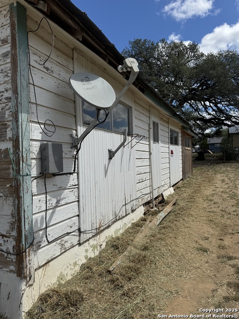 Listing photo id 4 for 613 Ross  