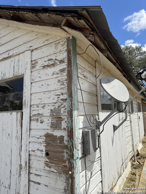 Listing photo id 6 for 613 Ross  