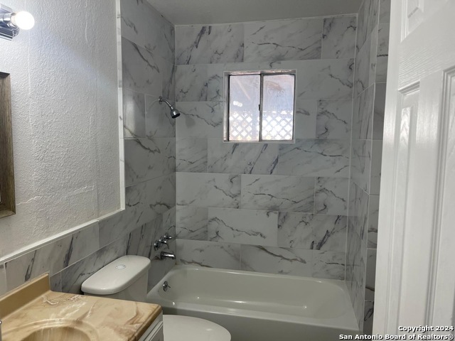 Listing photo id 15 for 516 Holland St E