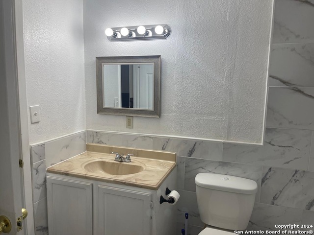 Listing photo id 16 for 516 Holland St E