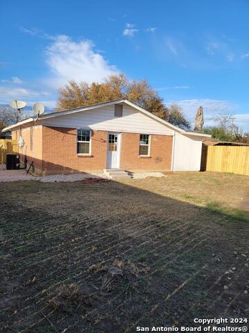 Listing photo id 21 for 516 Holland St E