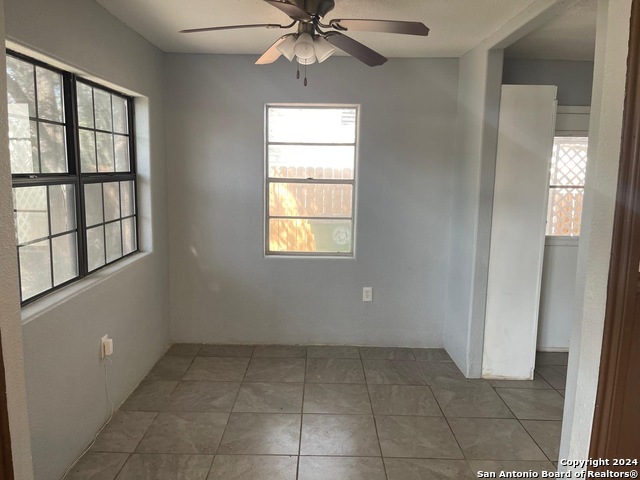 Listing photo id 2 for 516 Holland St E