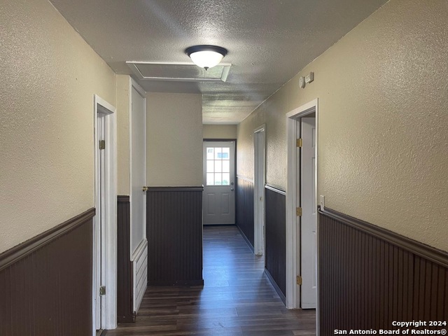 Listing photo id 5 for 516 Holland St E