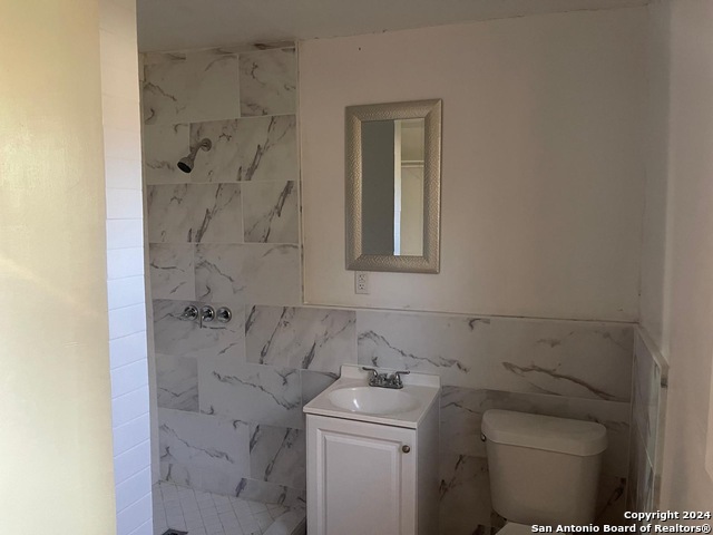 Listing photo id 7 for 516 Holland St E