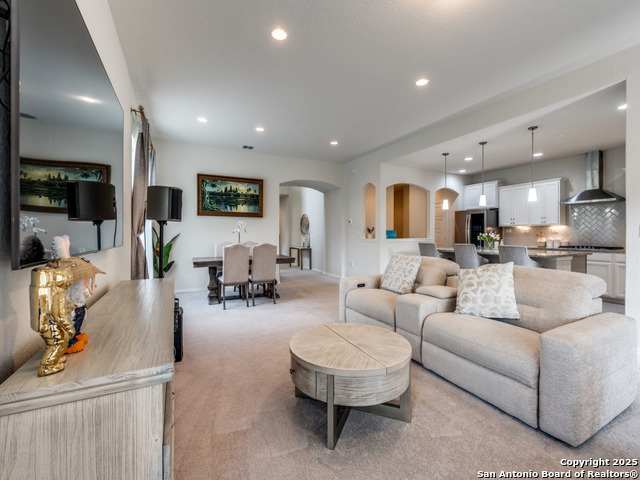 Image 9 of 24 For 9000 Curling Post