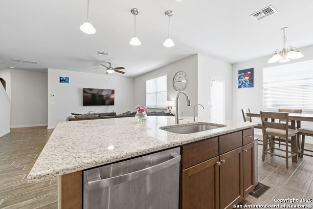Listing photo id 9 for 14914 Sirius