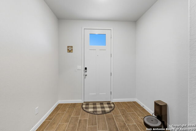 Listing photo id 5 for 14914 Sirius