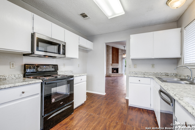Listing photo id 9 for 7255 Webbwood