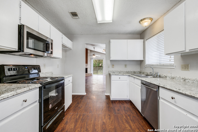 Listing photo id 10 for 7255 Webbwood