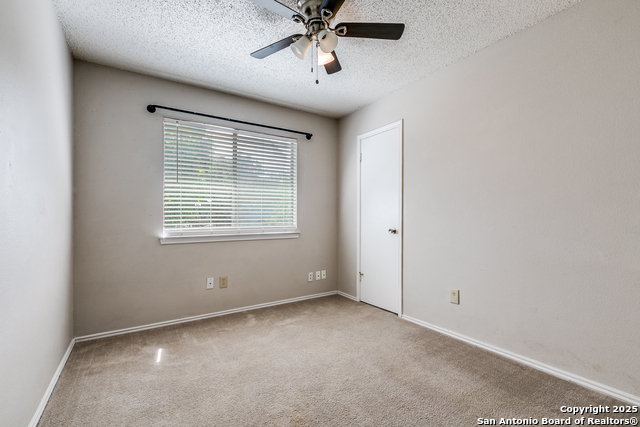 Listing photo id 15 for 7255 Webbwood